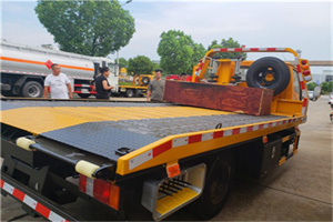 伊川附近拖车电话号码服务